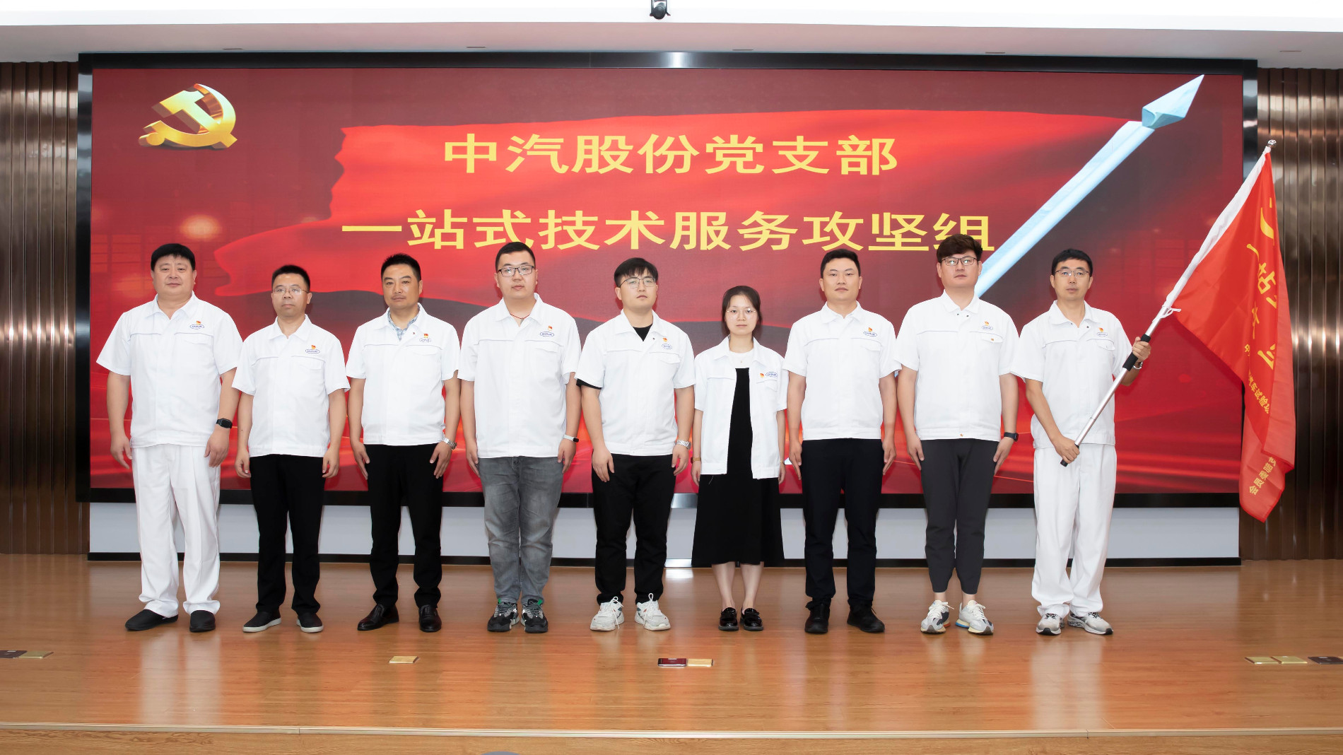 成立“紅色領(lǐng)航5+”特色黨小組.jpg