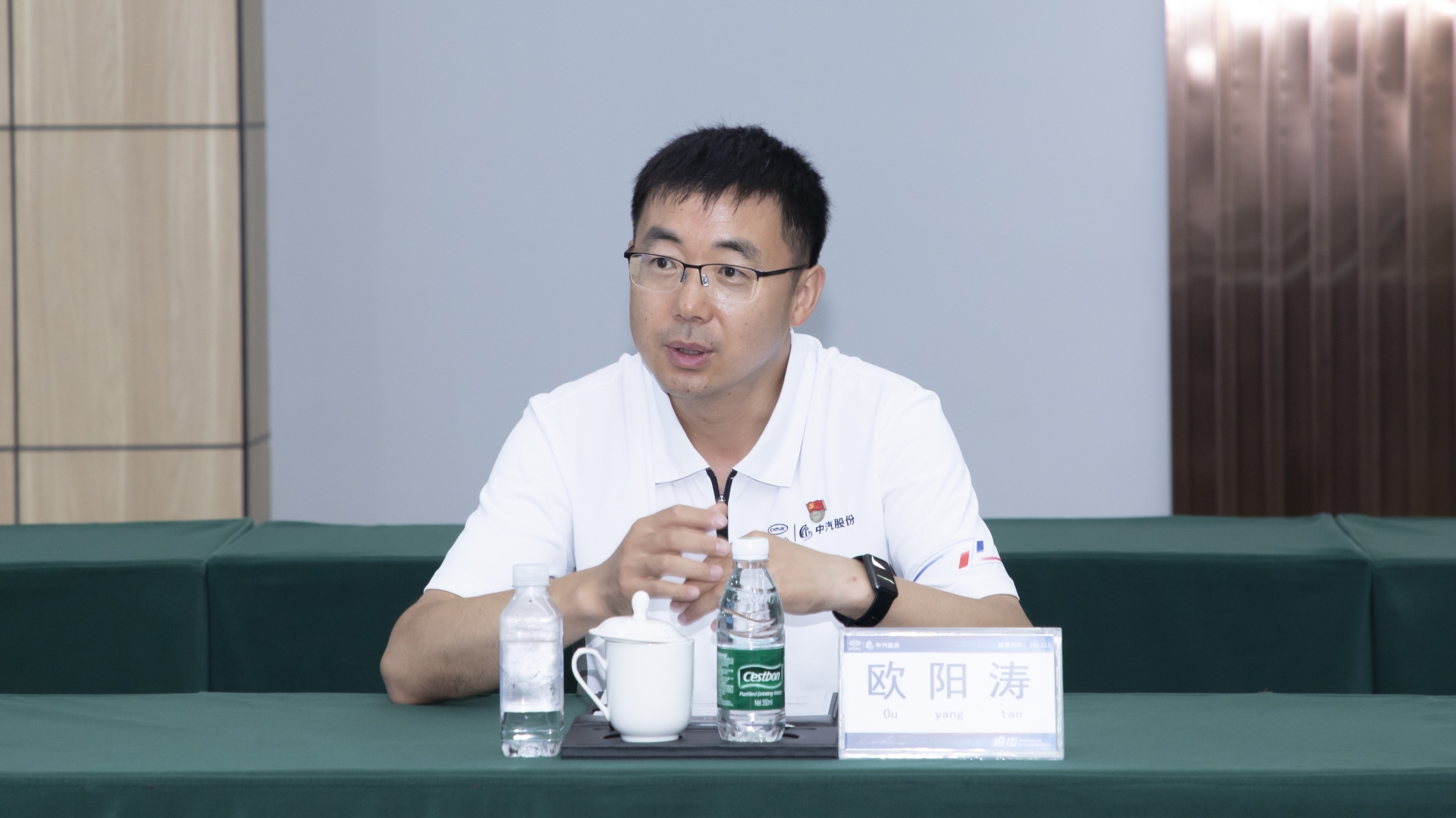 歐陽(yáng)濤講話特寫(xiě).jpg